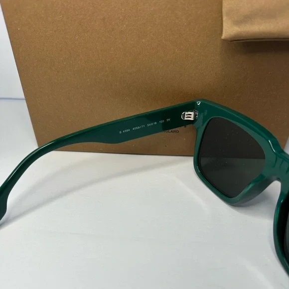New Auth Burberry Hayden BE4394 Sunglasses Green Dark Green 54mm New & Authentic